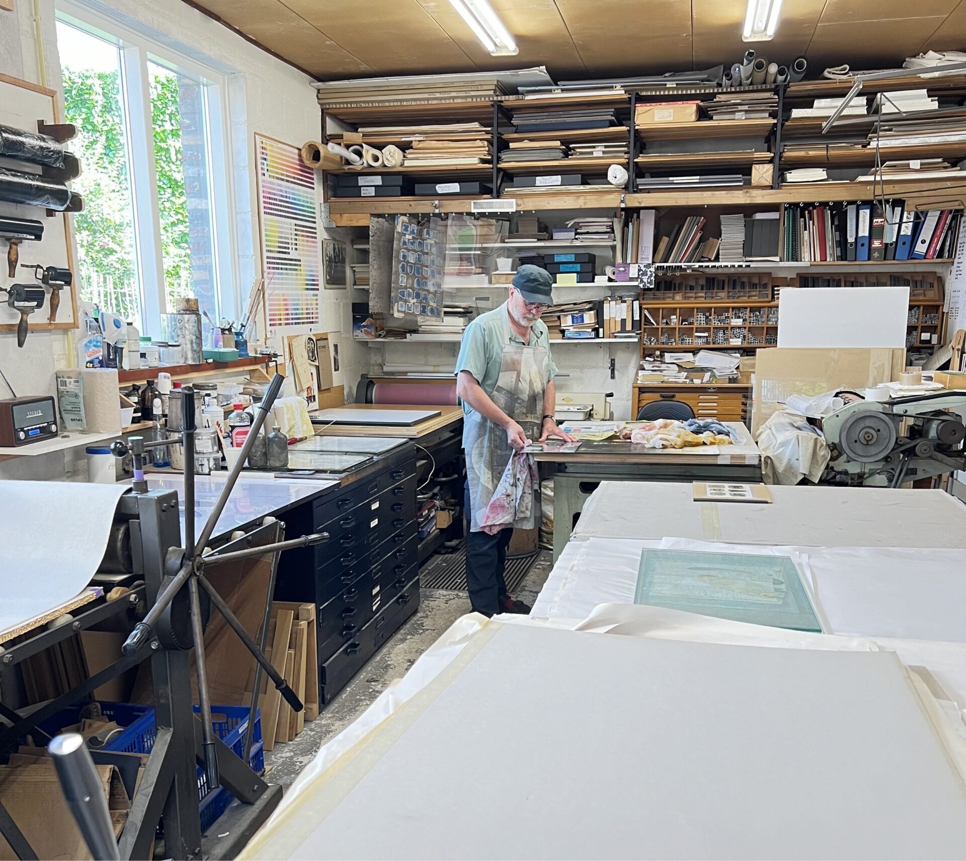 Portretfoto van printmaker Sjra Marx